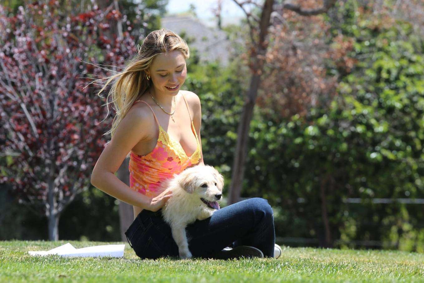 Alexis Ren Cleavage, Spotted with her Pup Angel in a Local Park in Los Angeles