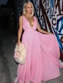Paris Hilton Cleavage, Poses upon Arriving at Craig's in West Hollywood