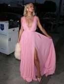 Paris Hilton Cleavage, Poses upon Arriving at Craig's in West Hollywood