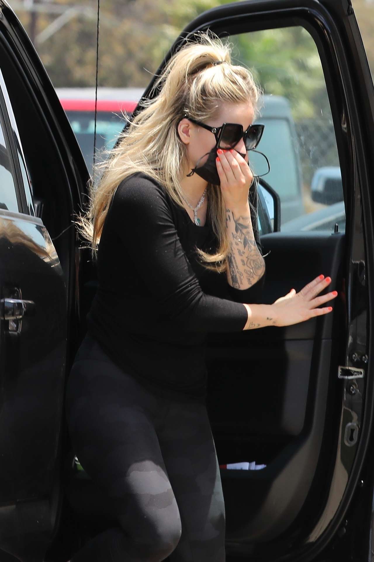 Avril Lavigne at Crystals Store in Malibu