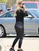 Avril Lavigne at Crystals Store in Malibu