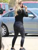 Avril Lavigne at Crystals Store in Malibu