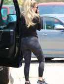 Avril Lavigne at Crystals Store in Malibu