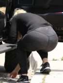 Avril Lavigne at Crystals Store in Malibu
