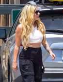 Avril Lavigne Pokies, Out and About in Malibu