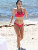 Bethenny Frankel in Pink Bikini at the Beach in Miami