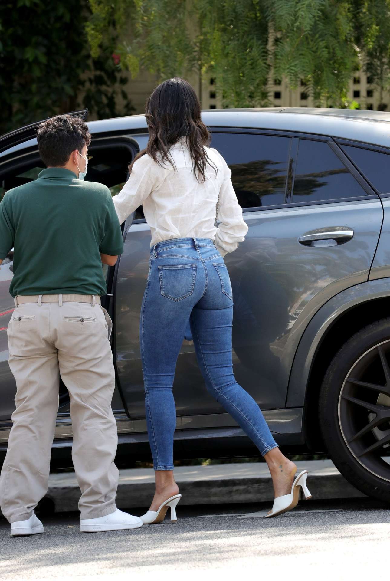 Eiza Gonzalez Booty in Jeans at San Vicente Bungalows in West Hollywood