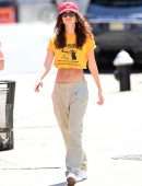Emily Ratajkowski Flat Belly, Walking her Dog in NYC