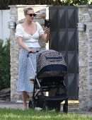 Karlie Kloss Cleavage, for a Walk in Miami