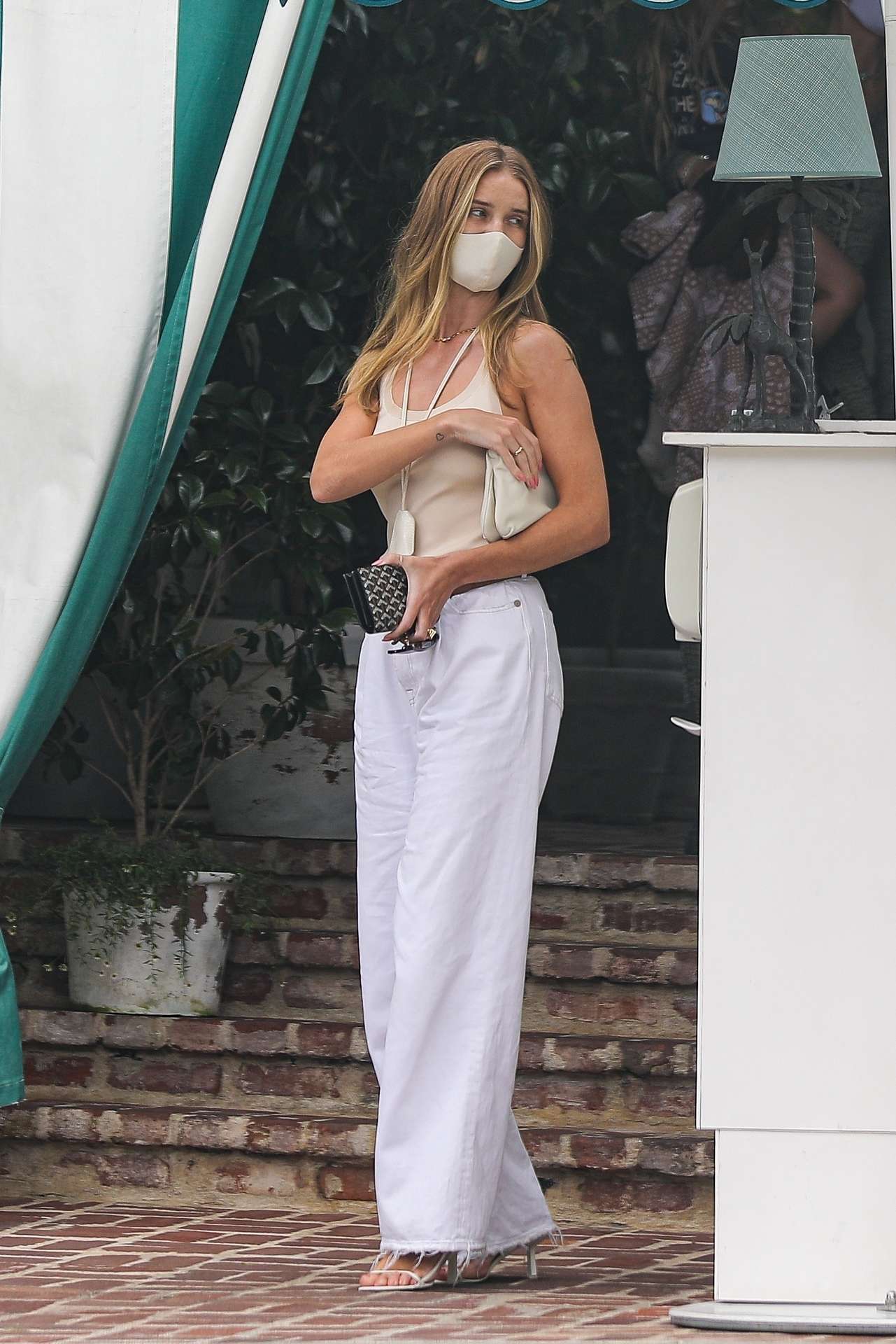 Rosie Huntington-Whiteley at San Vicente Bungalows in West Hollywood