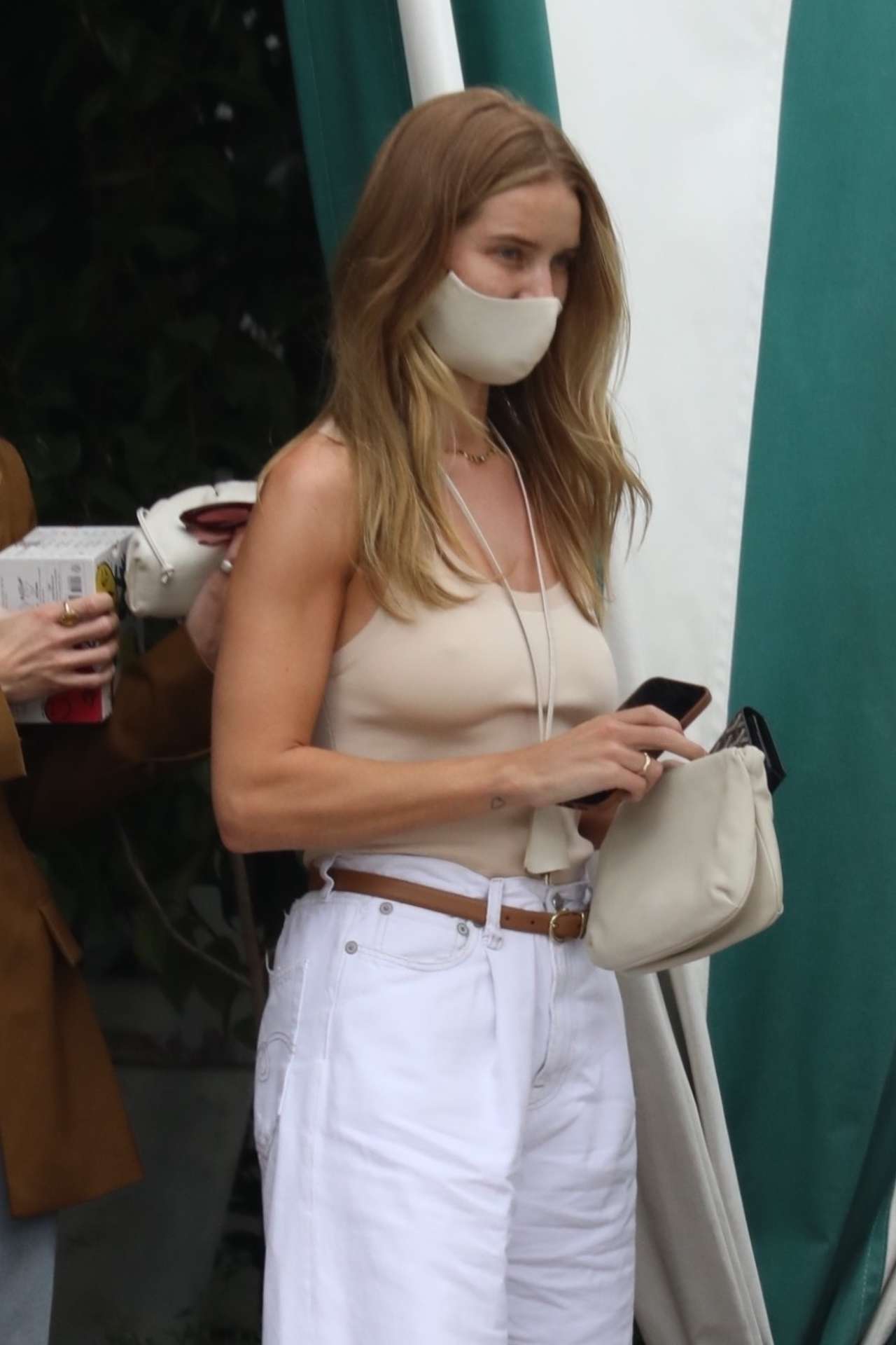 Rosie Huntington-Whiteley at San Vicente Bungalows in West Hollywood