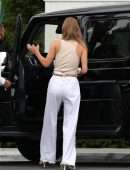 Rosie Huntington-Whiteley at San Vicente Bungalows in West Hollywood
