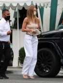 Rosie Huntington-Whiteley at San Vicente Bungalows in West Hollywood