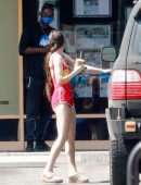 Scout Willis Leggy, Outside Locali in Los Feliz