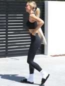 Alexis Ren Booty in Tights in Gym Outfit