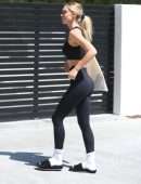 Alexis Ren Booty in Tights in Gym Outfit