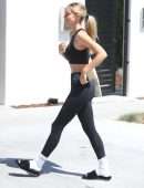 Alexis Ren Booty in Tights in Gym Outfit