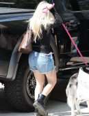 Avril Lavigne Pokies in See-through Top Arrive at Friend’s House in Calabasas