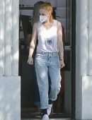 Kristen Stewart Shopping with her Girlfriend Dylan Meyer in Los Feliz