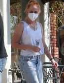 Kristen Stewart Shopping with her Girlfriend Dylan Meyer in Los Feliz
