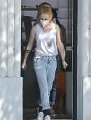 Kristen Stewart Shopping with her Girlfriend Dylan Meyer in Los Feliz