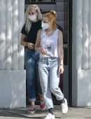 Kristen Stewart Shopping with her Girlfriend Dylan Meyer in Los Feliz