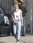 Kristen Stewart Shopping with her Girlfriend Dylan Meyer in Los Feliz