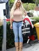 Bianca Gascoigne Pokies and Booty in Jeans, Out in Rome