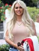 Bianca Gascoigne Pokies and Booty in Jeans, Out in Rome