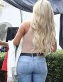 Bianca Gascoigne Pokies and Booty in Jeans, Out in Rome