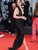 Hailee Steinfeld Beautiful Leggy and Cleavage at “Competencia Oficial” Premiere in Venice