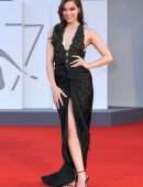 Hailee Steinfeld Beautiful Leggy and Cleavage at “Competencia Oficial” Premiere in Venice