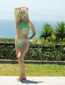Avril Lavigne Gorgeous in a Tiny Green Bikini