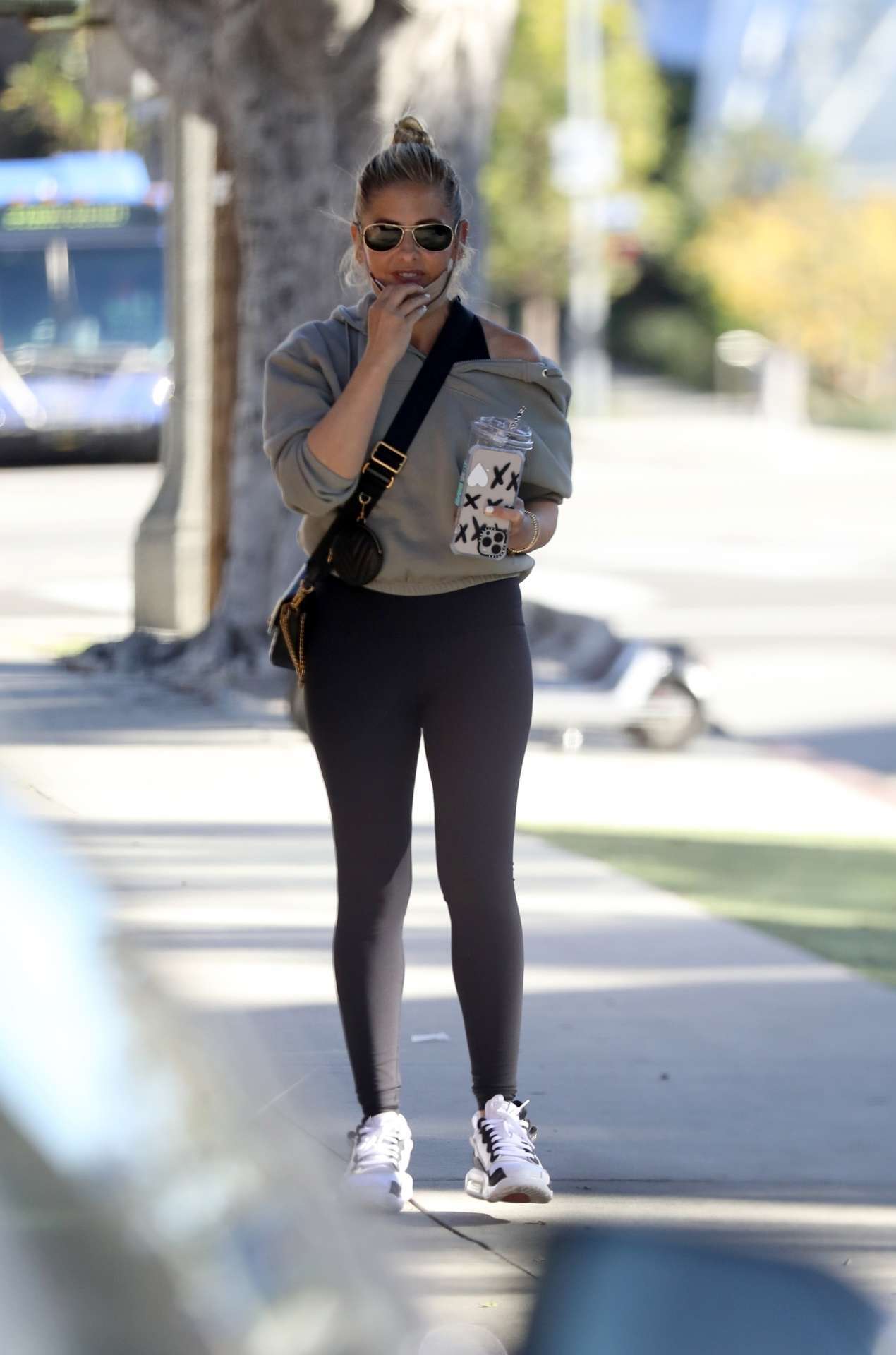 Sarah Michelle Gellar Holding Ice Coffee after her Morning Workout in Brentwood