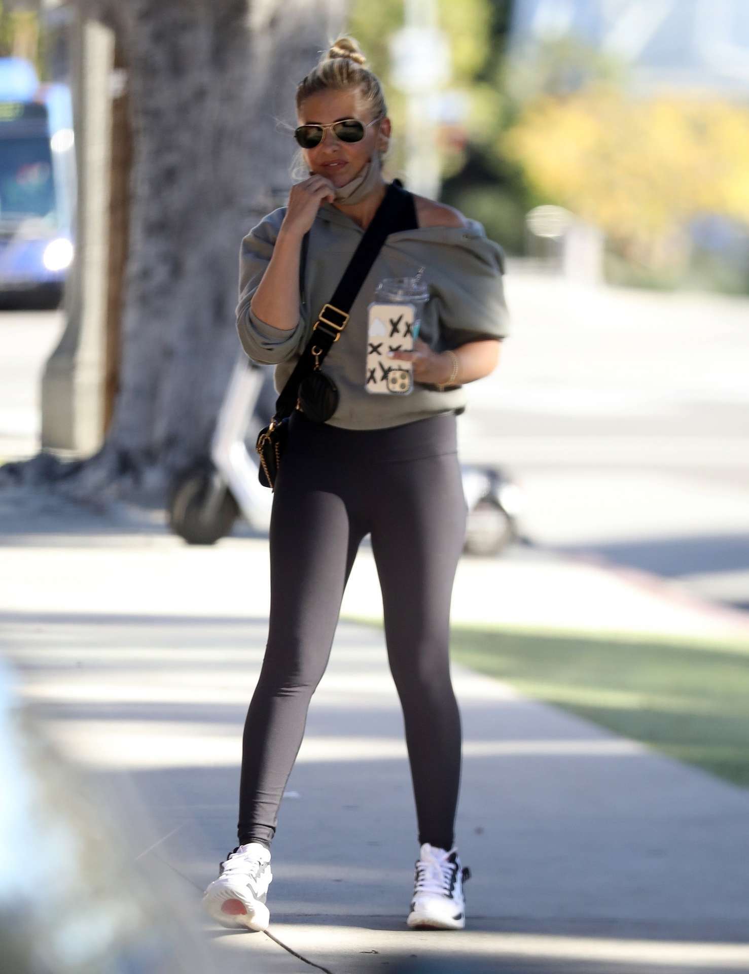 Sarah Michelle Gellar Holding Ice Coffee after her Morning Workout in Brentwood