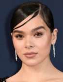 Hailee Steinfeld Cleavage at 28th Annual Screen Actors Guild Awards in Santa Monica