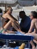 Kate Hudson Cleavage in Bikini Top on a Beach in Miami
