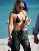 Kate Hudson Cleavage in Bikini Top on a Beach in Miami