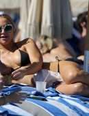 Kate Hudson Cleavage in Bikini Top on a Beach in Miami