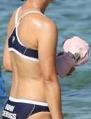 Natalie Portman and husband Benjamin Millepied Kissing on a Beach in Sydney