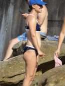 Natalie Portman and husband Benjamin Millepied Kissing on a Beach in Sydney