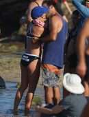 Natalie Portman and husband Benjamin Millepied Kissing on a Beach in Sydney