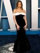 Hailee Steinfeld Pretty at 2022 Vanity Fair Oscar Party in Beverly Hills