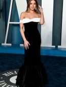 Hailee Steinfeld Pretty at 2022 Vanity Fair Oscar Party in Beverly Hills