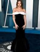 Hailee Steinfeld Pretty at 2022 Vanity Fair Oscar Party in Beverly Hills