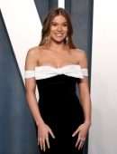 Hailee Steinfeld Pretty at 2022 Vanity Fair Oscar Party in Beverly Hills