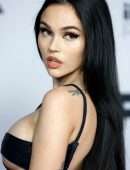 Maggie Lindemann at 2022 iHeartRadio Music Awards in Los Angeles