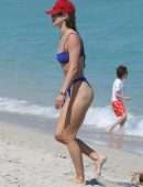 Nina Agdal Booty in Bikini on a Beach in Miami