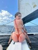 Sophie Mudd – Gorgeous Big Ass and Side-Boob in a Tiny Thong Bikini
