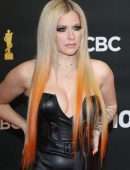 Avril Lavigne Cleavage at 2022 JUNO Awards Broadcast in Toronto